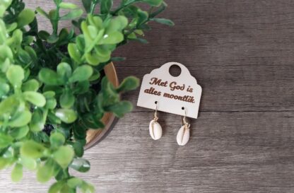 Beach Babe earrings White shell