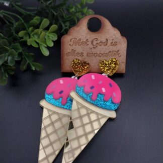 Big pink ice-cream cone wiht blue glitter
