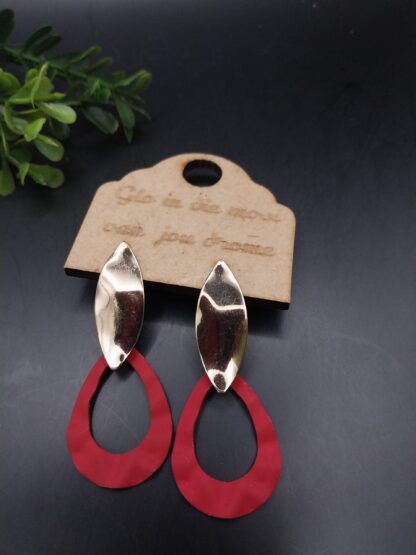 Coated metal teardrop with gold topper