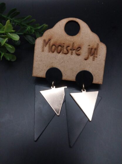 Coated metal triangles