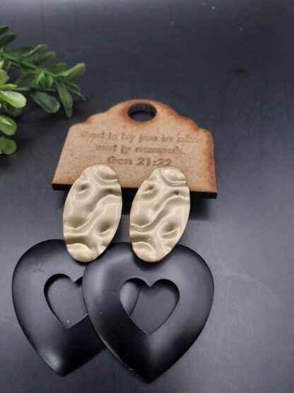 Coated metal heart with Gold topper