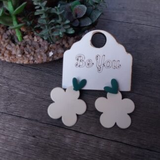 Cream Flower with Green heart