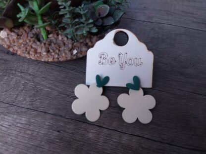 Cream Flower with Green heart